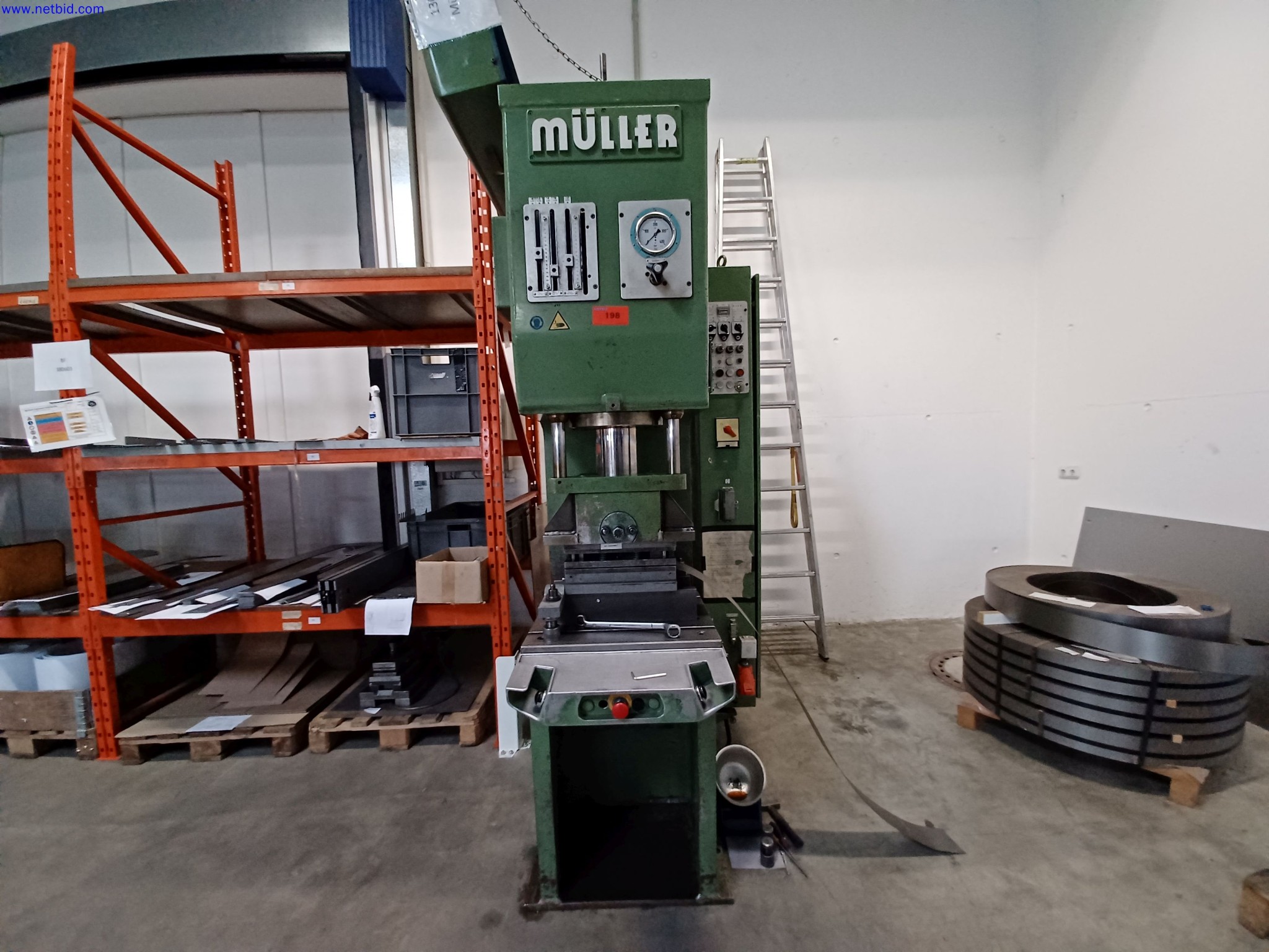 Machines of a lighting manufacturer for metalworking with accessories, continuous painting system, high-bay racking, industrial trucks, vehicles, IT and office equipment-1