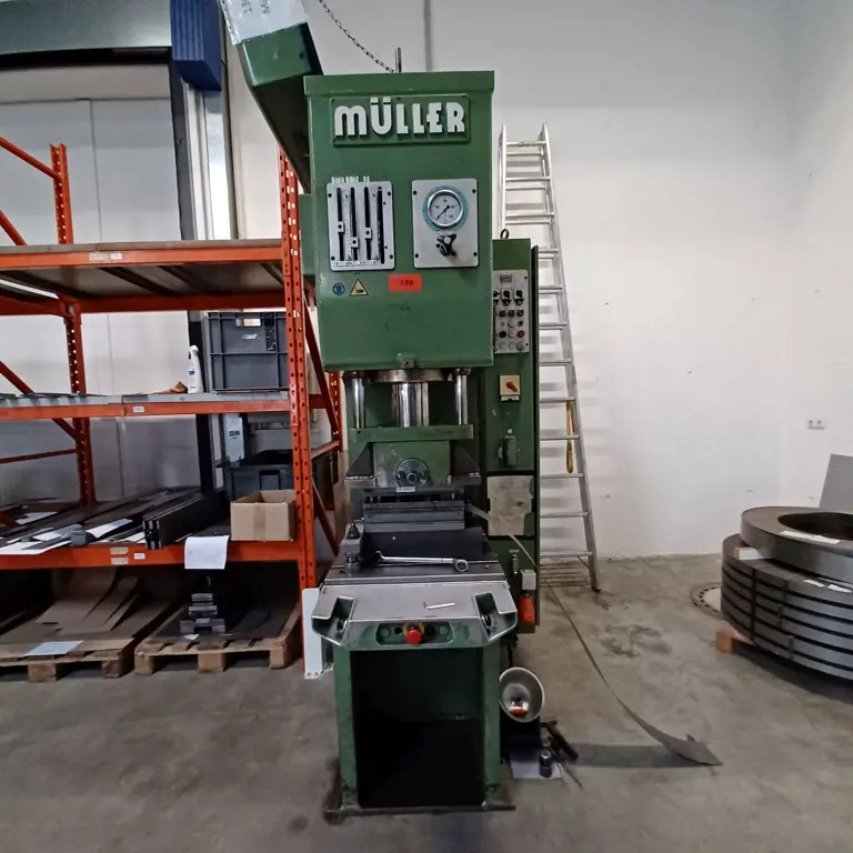 Hydraulic C-frame press MÜLLER WEINGARTEN CD40.1.94