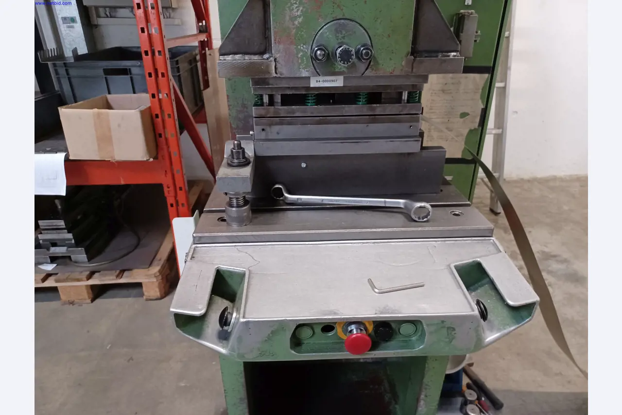 Machines of a lighting manufacturer for metalworking with accessories, continuous painting system, high-bay racking, industrial trucks, vehicles, IT and office equipment-2