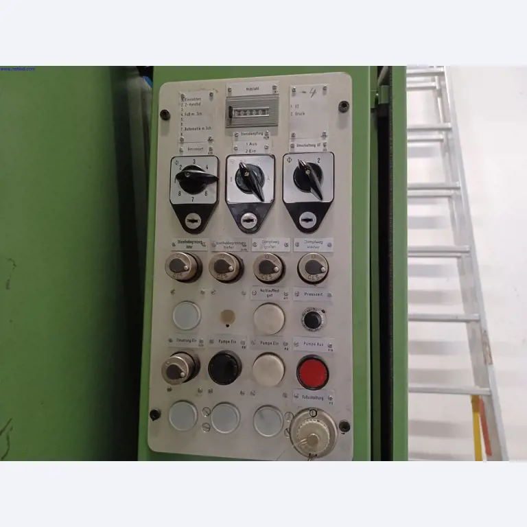 Machines of a lighting manufacturer for metalworking with accessories, continuous painting system, high-bay racking, industrial trucks, vehicles, IT and office equipment-6