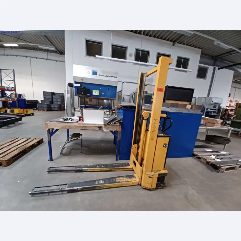 Stroji proizvajalca razsvetljave, vključno s stroji za obdelavo kovin z dodatki, sistemom za neprekinjeno barvanje, visokimi regali, industrijskimi tovornjaki, vozili, informacijsko in pisarniško opremo-1