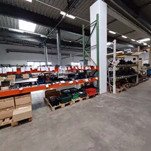 6 lfm. Heavy duty shelving