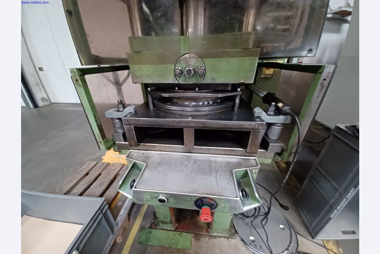 Machines of a lighting manufacturer for metalworking with accessories, continuous painting system, high-bay racking, industrial trucks, vehicles, IT and office equipment-2