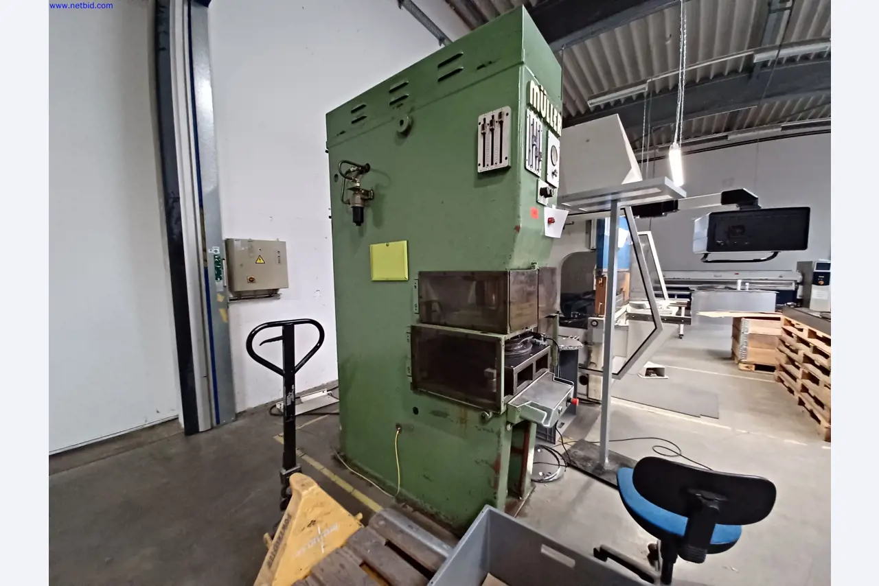 Machines of a lighting manufacturer for metalworking with accessories, continuous painting system, high-bay racking, industrial trucks, vehicles, IT and office equipment-5