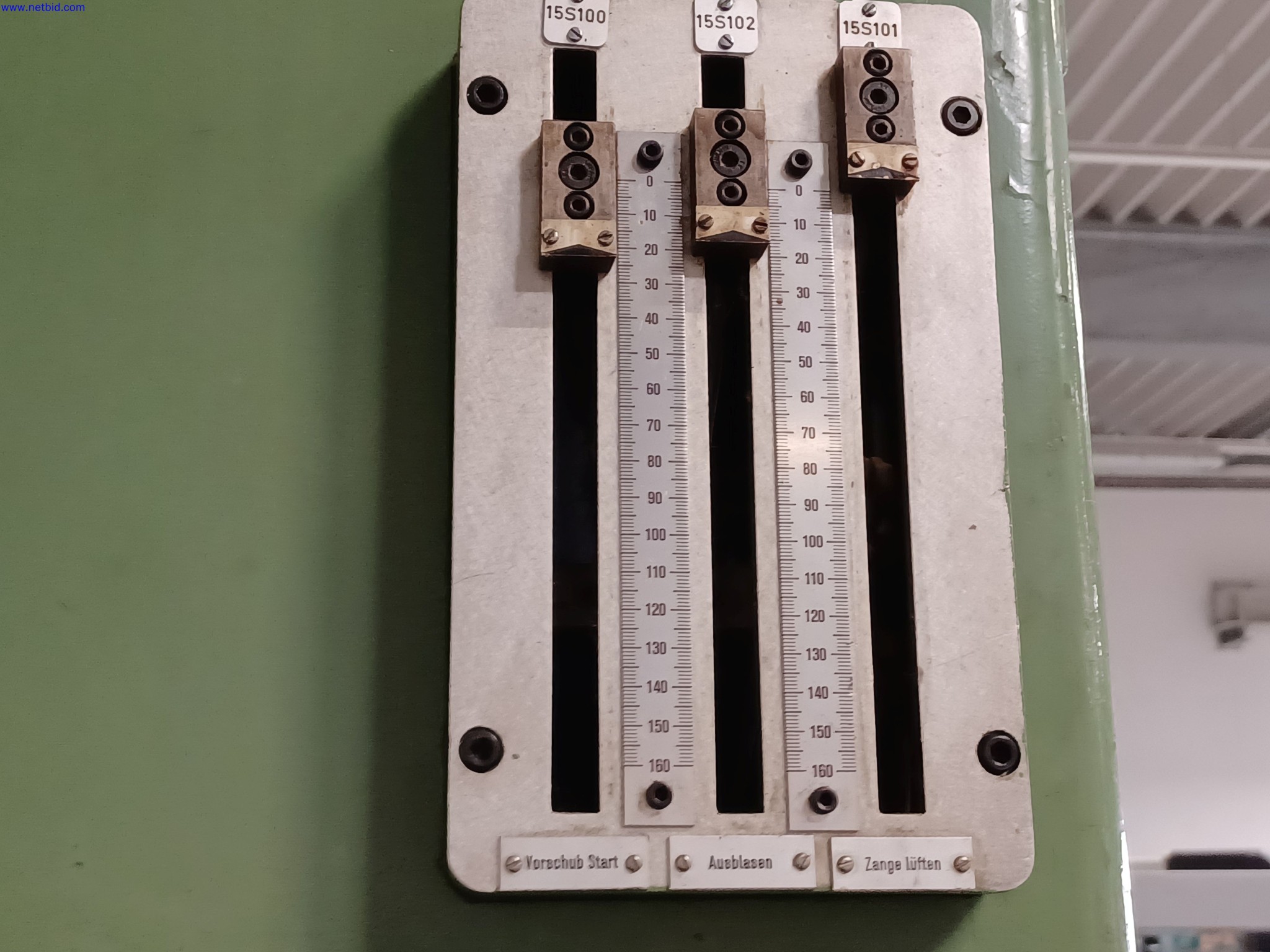 Maszyny producenta oświetlenia, w tym do obróbki metalu z akcesoriami, system ciągłego malowania, regały wysokiego składowania, wózki przemysłowe, pojazdy, sprzęt IT i biurowy-6