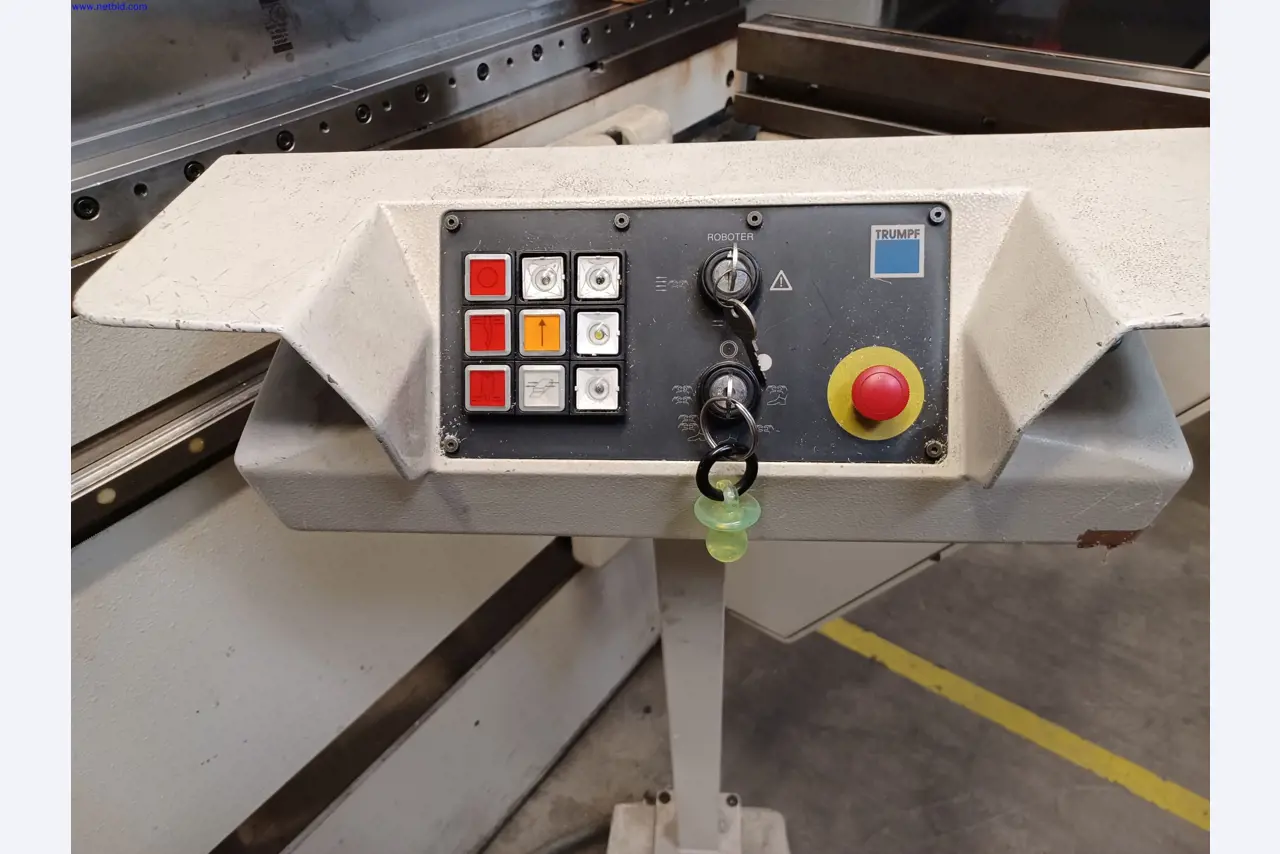 Machines of a lighting manufacturer for metalworking with accessories, continuous painting system, high-bay racking, industrial trucks, vehicles, IT and office equipment-3