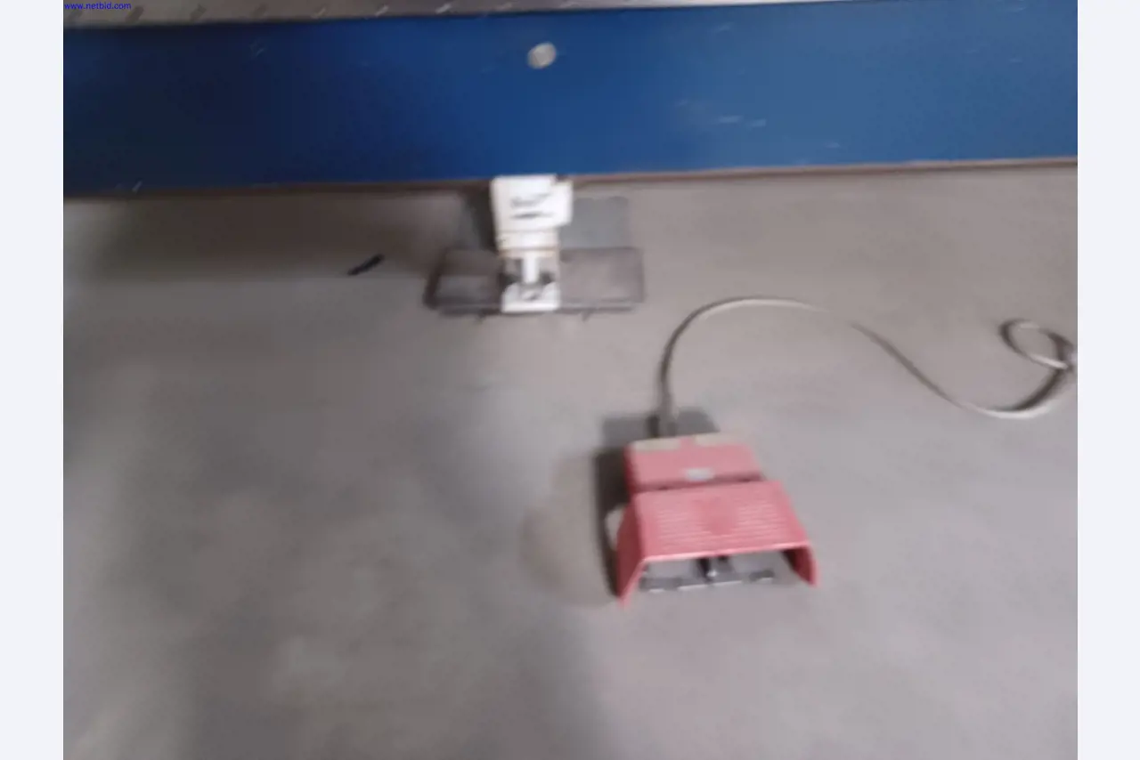 Machines of a lighting manufacturer for metalworking with accessories, continuous painting system, high-bay racking, industrial trucks, vehicles, IT and office equipment-5