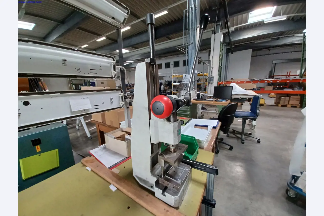 Machines of a lighting manufacturer for metalworking with accessories, continuous painting system, high-bay racking, industrial trucks, vehicles, IT and office equipment-2