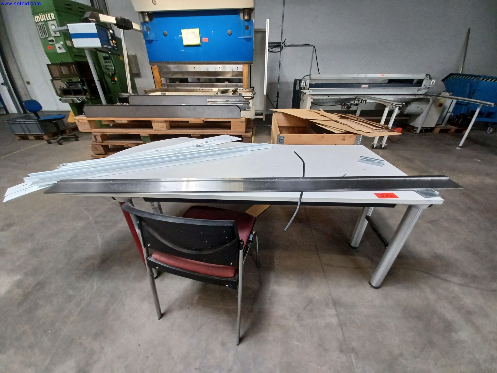 Machines of a lighting manufacturer for metalworking with accessories, continuous painting system, high-bay racking, industrial trucks, vehicles, IT and office equipment-4