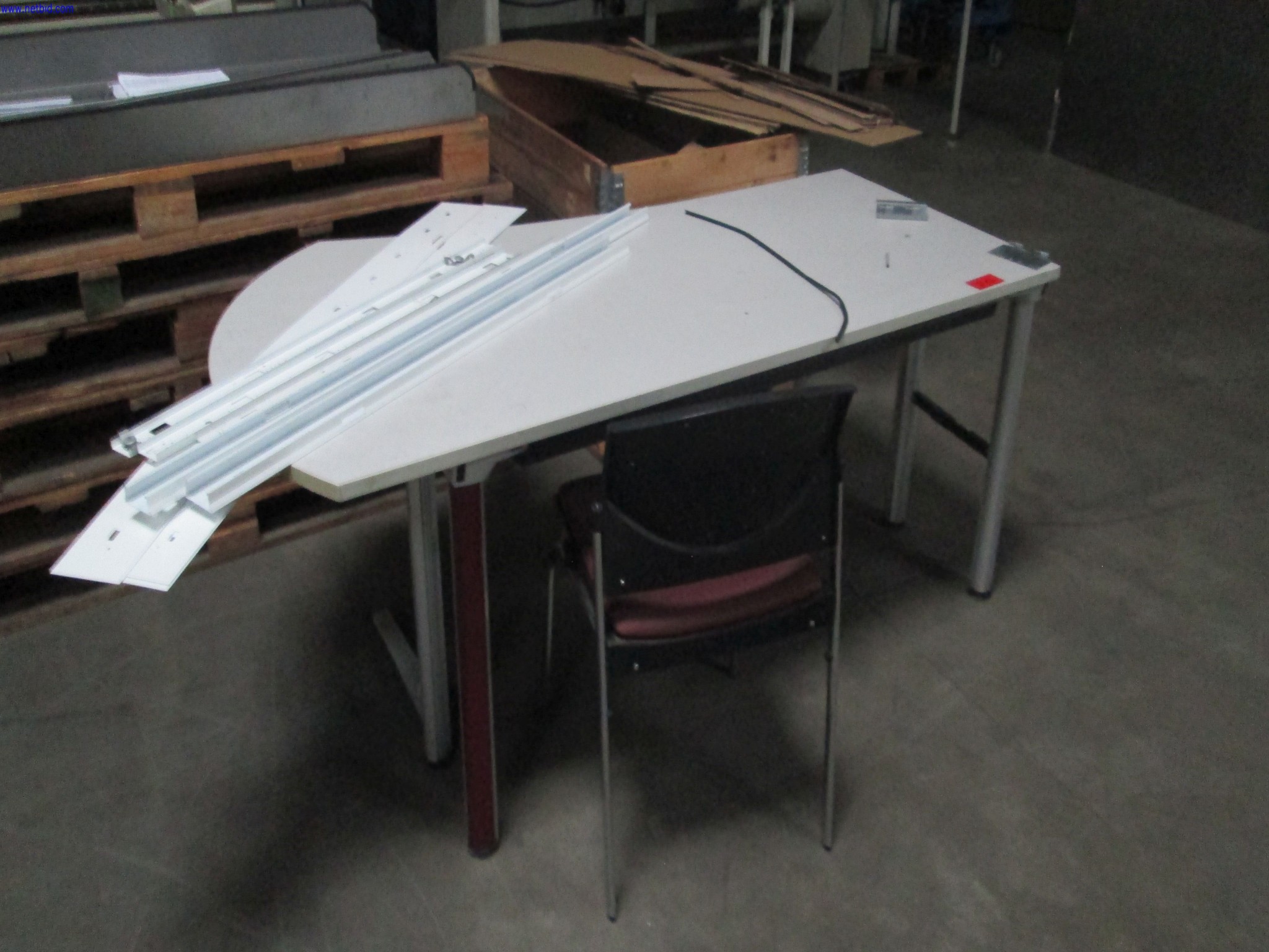 Machines of a lighting manufacturer for metalworking with accessories, continuous painting system, high-bay racking, industrial trucks, vehicles, IT and office equipment-3