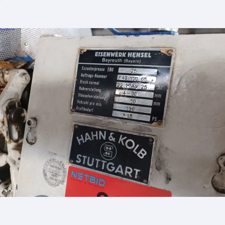 Maszyny producenta oświetlenia, w tym do obróbki metalu z akcesoriami, system ciągłego malowania, regały wysokiego składowania, wózki przemysłowe, pojazdy, sprzęt IT i biurowy-3