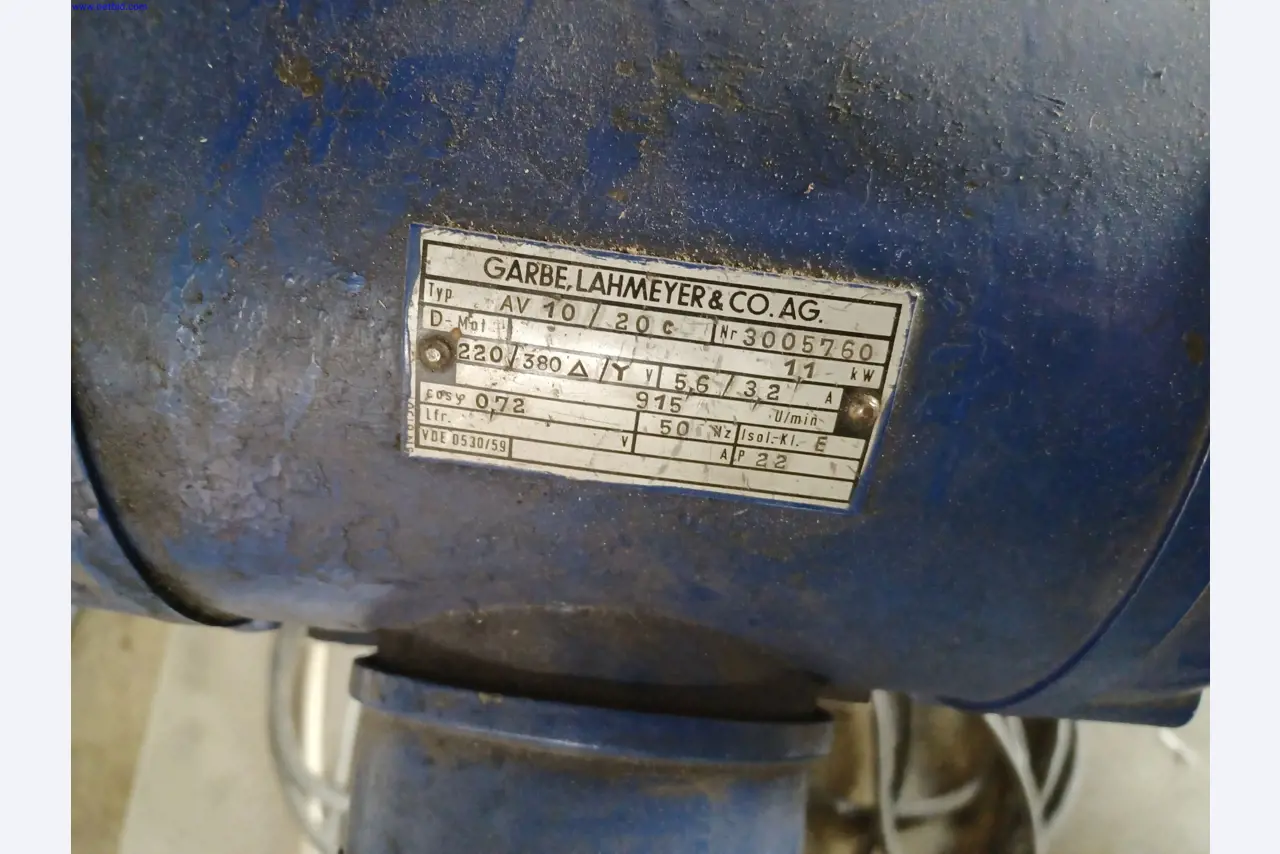 Stroje výrobce osvětlení, včetně strojů pro obrábění kovů s příslušenstvím, kontinuální lakovací systém, vysokoregálové regály, průmyslové vozíky, vozidla, IT a kancelářské vybavení.-3