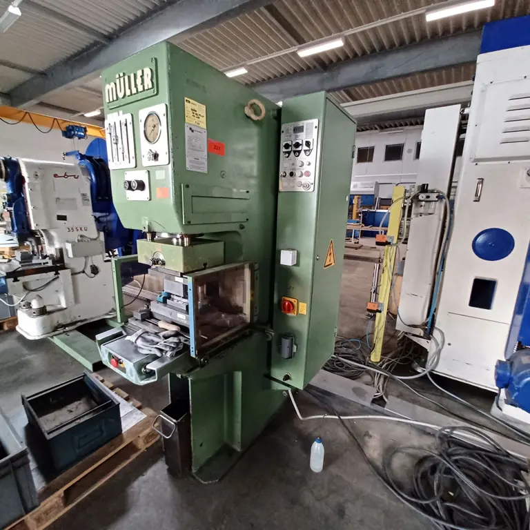 Hydraulic C-frame press MÜLLER WEINGARTEN SD16.11.47