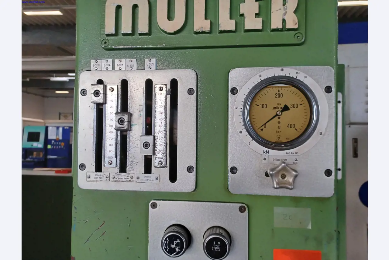 Machines of a lighting manufacturer for metalworking with accessories, continuous painting system, high-bay racking, industrial trucks, vehicles, IT and office equipment-4