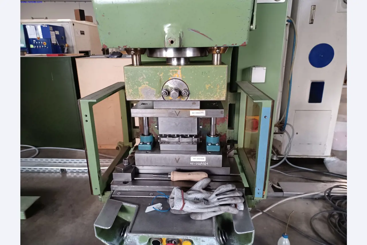 Machines of a lighting manufacturer for metalworking with accessories, continuous painting system, high-bay racking, industrial trucks, vehicles, IT and office equipment-5