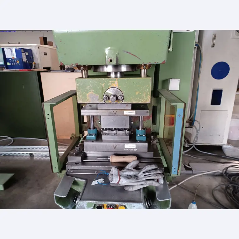 Machines of a lighting manufacturer for metalworking with accessories, continuous painting system, high-bay racking, industrial trucks, vehicles, IT and office equipment-5