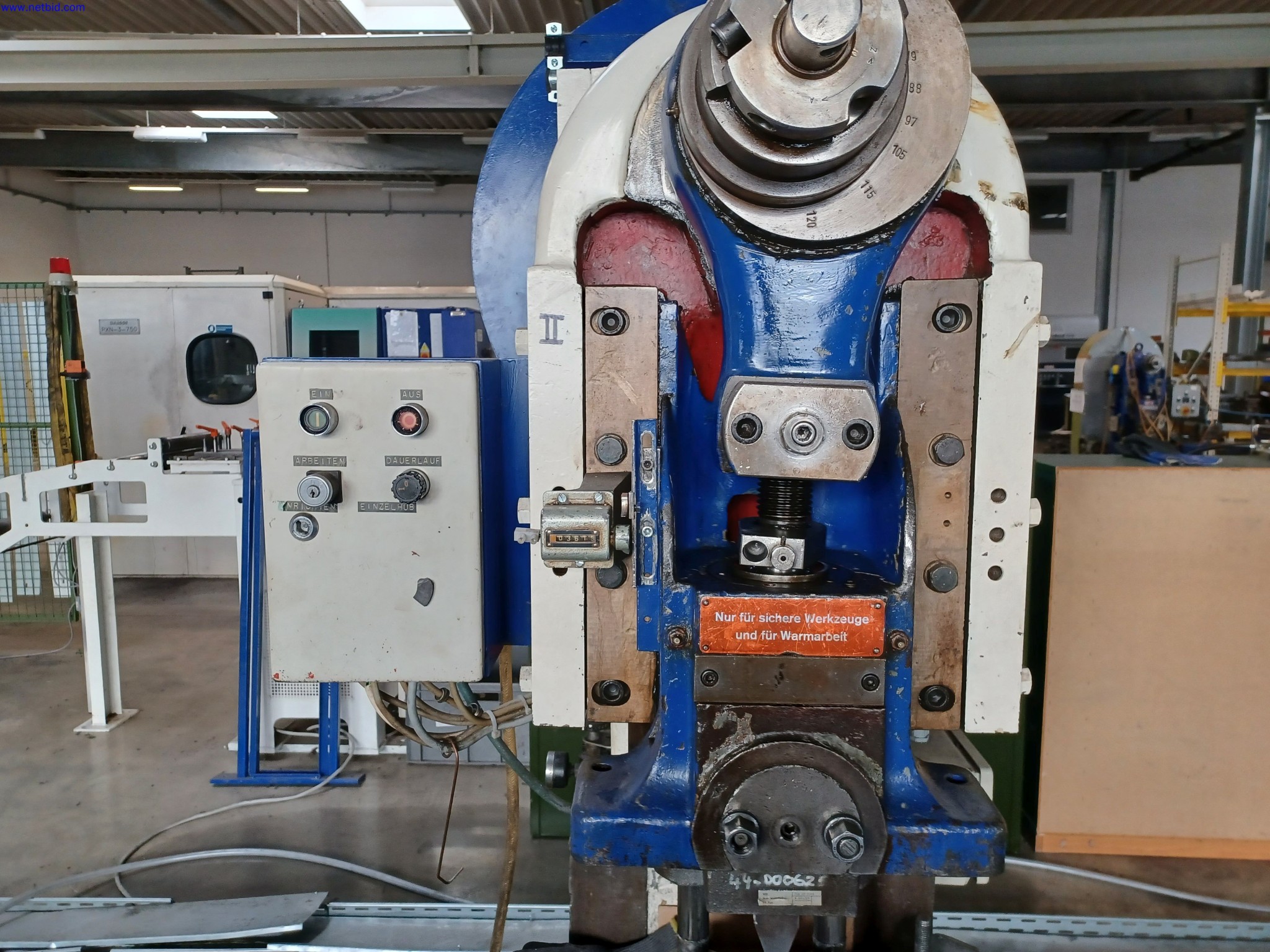 Machines of a lighting manufacturer for metalworking with accessories, continuous painting system, high-bay racking, industrial trucks, vehicles, IT and office equipment-3