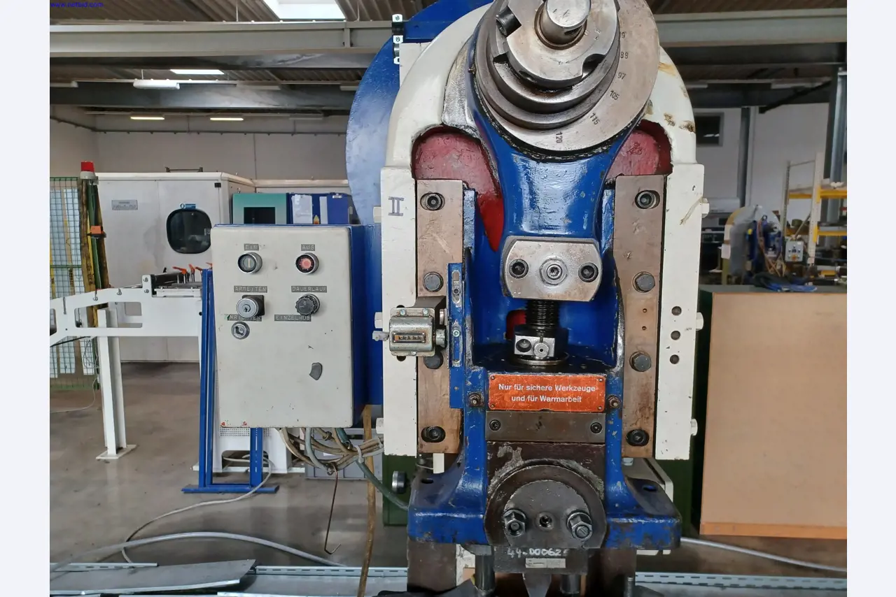 Stroje výrobce osvětlení, včetně strojů pro obrábění kovů s příslušenstvím, kontinuální lakovací systém, vysokoregálové regály, průmyslové vozíky, vozidla, IT a kancelářské vybavení.-3