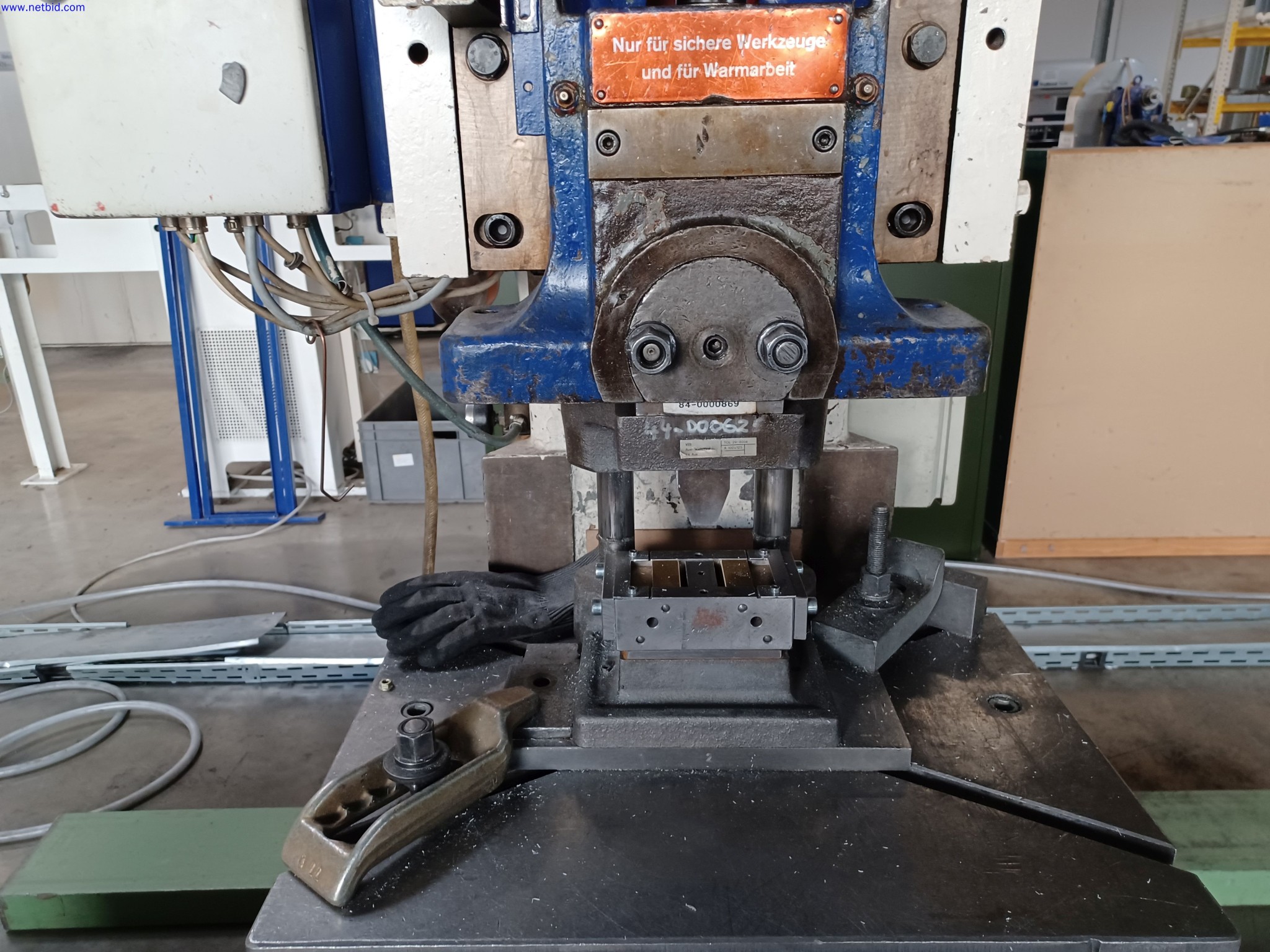 Machines of a lighting manufacturer for metalworking with accessories, continuous painting system, high-bay racking, industrial trucks, vehicles, IT and office equipment-4