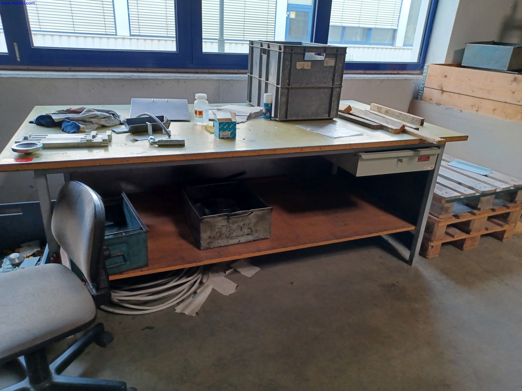 Machines of a lighting manufacturer for metalworking with accessories, continuous painting system, high-bay racking, industrial trucks, vehicles, IT and office equipment-1