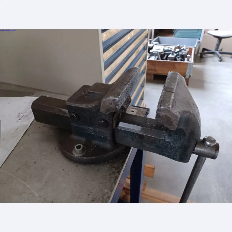 Machines of a lighting manufacturer for metalworking with accessories, continuous painting system, high-bay racking, industrial trucks, vehicles, IT and office equipment-3