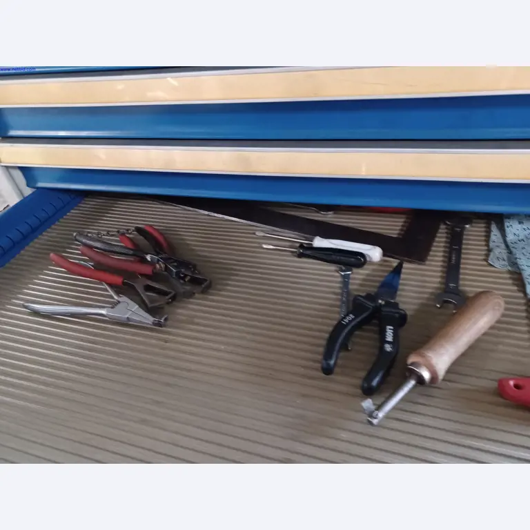 Machines of a lighting manufacturer for metalworking with accessories, continuous painting system, high-bay racking, industrial trucks, vehicles, IT and office equipment-5