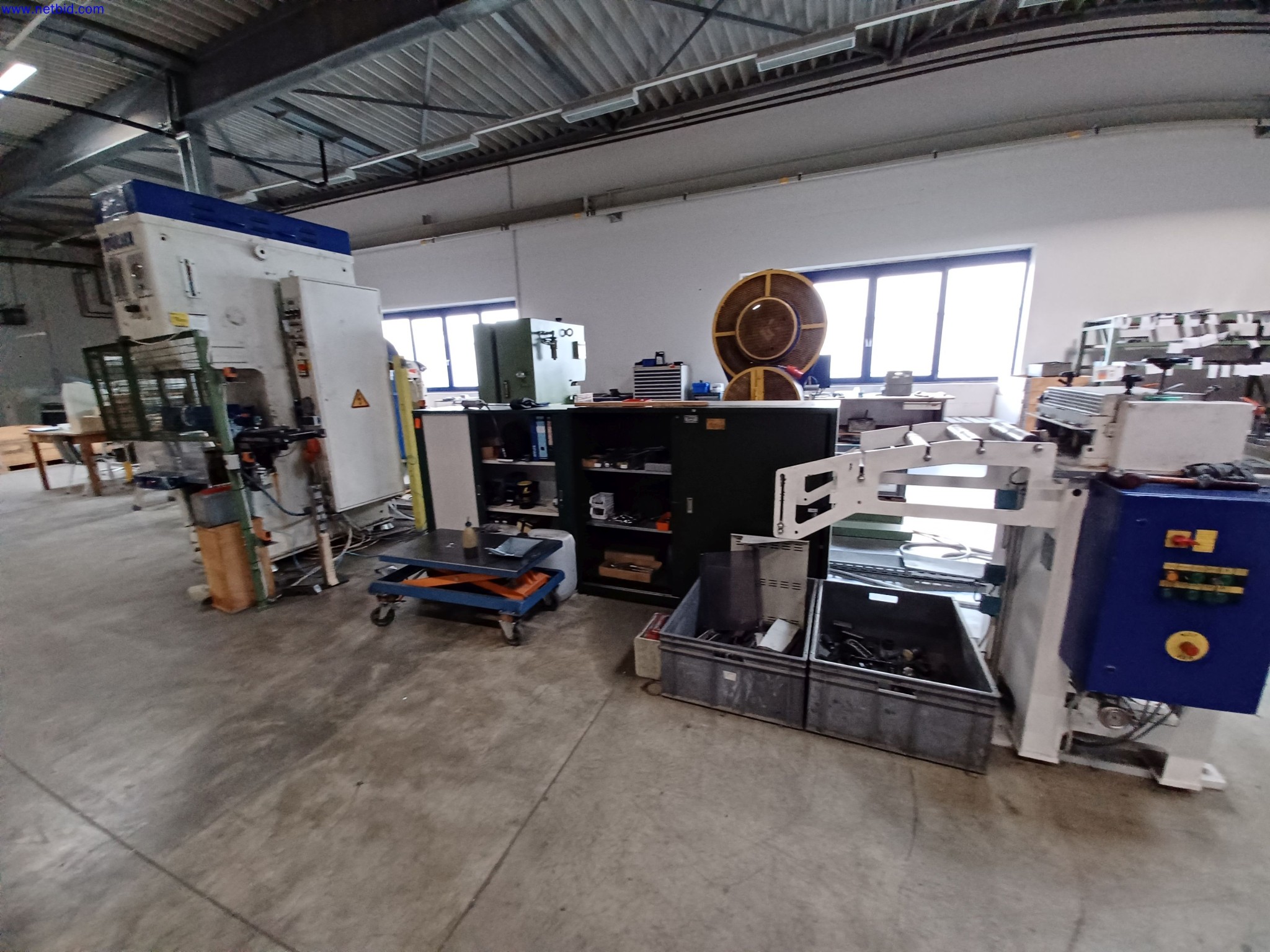 Machines of a lighting manufacturer for metalworking with accessories, continuous painting system, high-bay racking, industrial trucks, vehicles, IT and office equipment-1