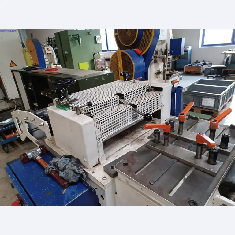 Machines of a lighting manufacturer for metalworking with accessories, continuous painting system, high-bay racking, industrial trucks, vehicles, IT and office equipment-5