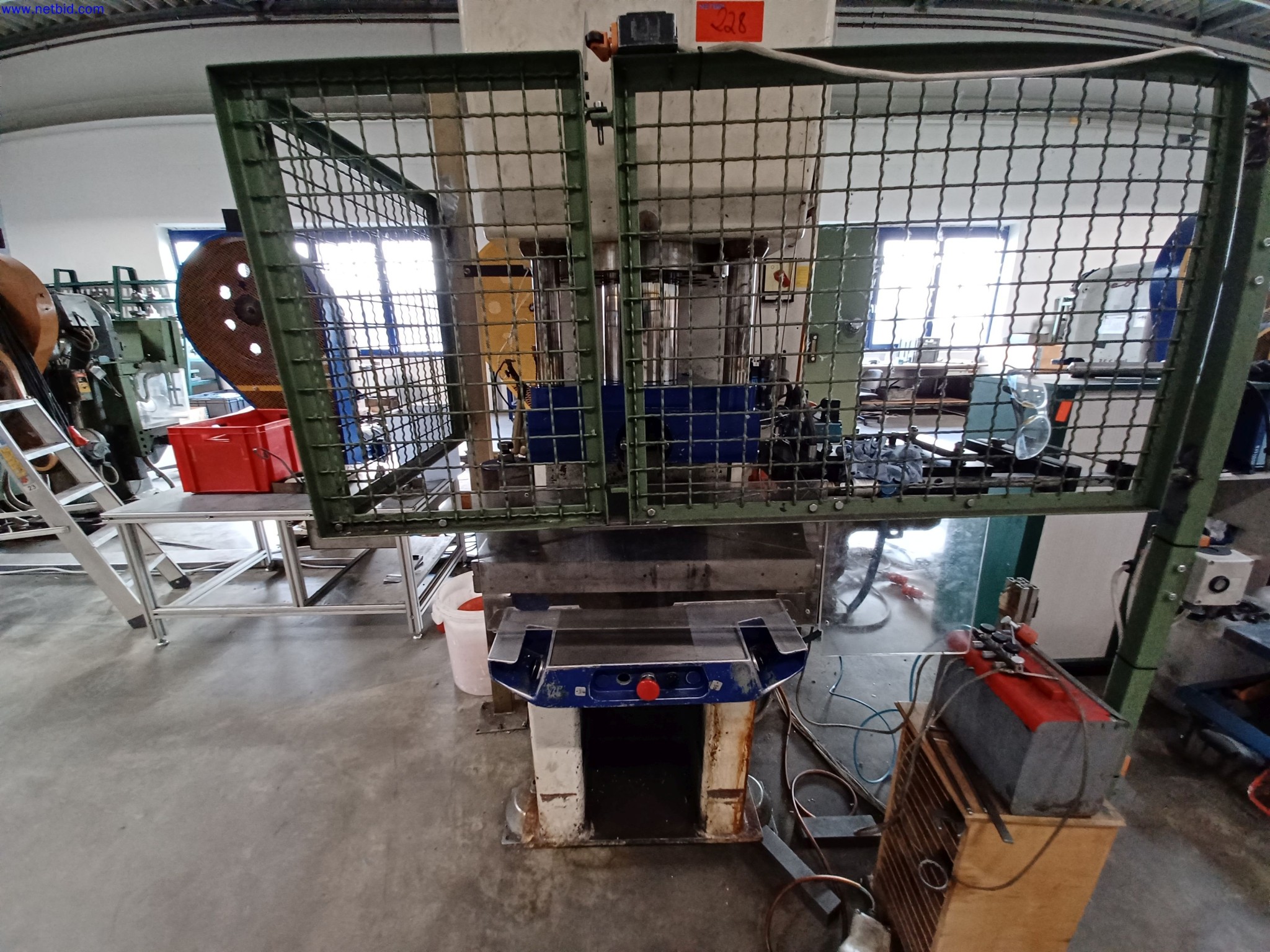 Machines of a lighting manufacturer for metalworking with accessories, continuous painting system, high-bay racking, industrial trucks, vehicles, IT and office equipment-9