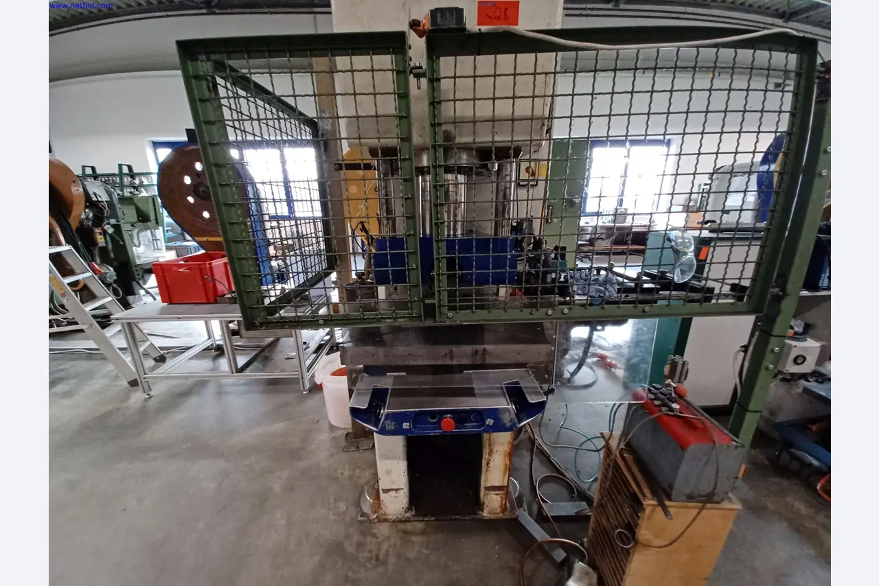 Machines of a lighting manufacturer for metalworking with accessories, continuous painting system, high-bay racking, industrial trucks, vehicles, IT and office equipment-9