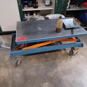 Mobile scissor lift table