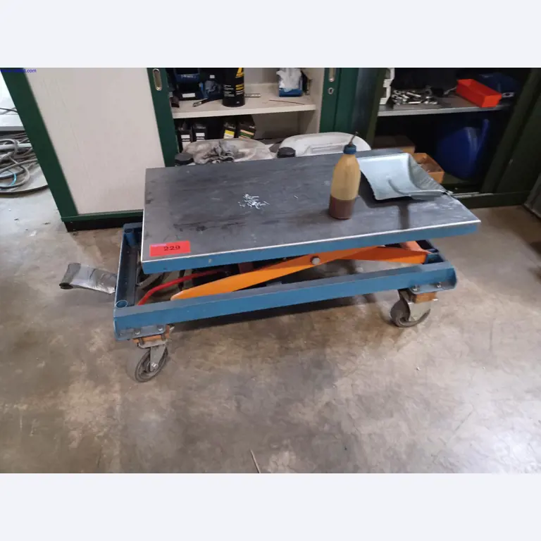 Stroje výrobce osvětlení, včetně strojů pro obrábění kovů s příslušenstvím, kontinuální lakovací systém, vysokoregálové regály, průmyslové vozíky, vozidla, IT a kancelářské vybavení.-1