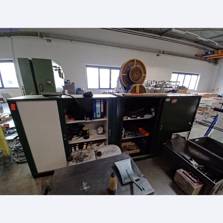 Maschinen eines Leuchtenherstellers u.a. zur Metallbearbeitung mit Zubehör, Durchlauflackier-anlage, Hochregal, Flurförderfahrzeuge, Fahrzeuge, IT- und Büroeinrichtung-1