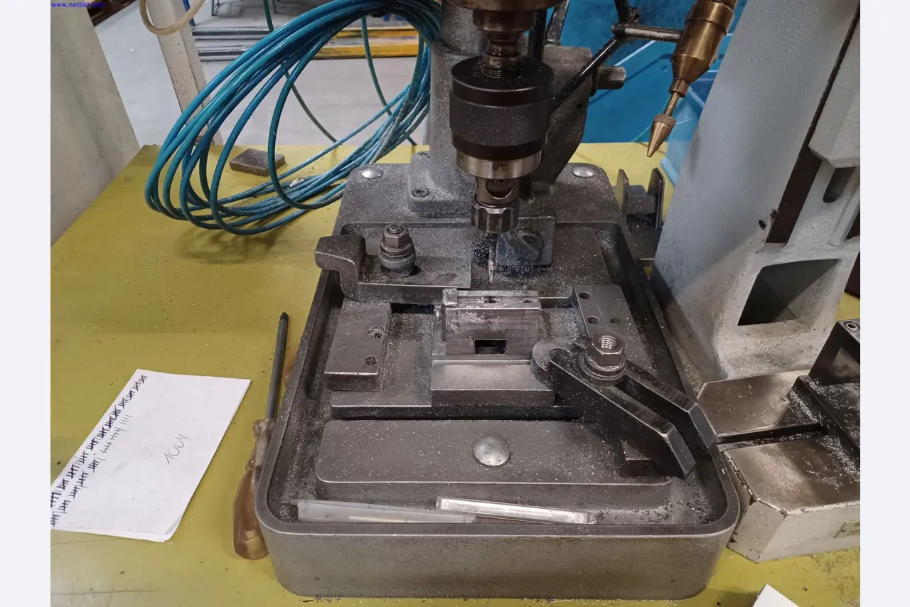 Machines of a lighting manufacturer for metalworking with accessories, continuous painting system, high-bay racking, industrial trucks, vehicles, IT and office equipment-4