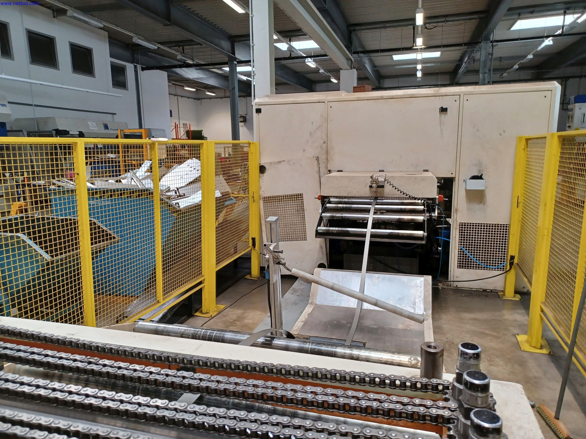 Machines of a lighting manufacturer for metalworking with accessories, continuous painting system, high-bay racking, industrial trucks, vehicles, IT and office equipment-10