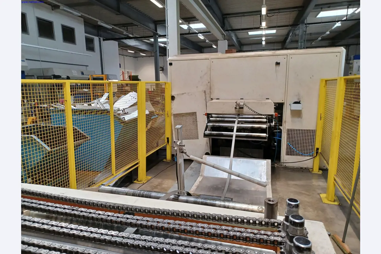 Machines of a lighting manufacturer for metalworking with accessories, continuous painting system, high-bay racking, industrial trucks, vehicles, IT and office equipment-10