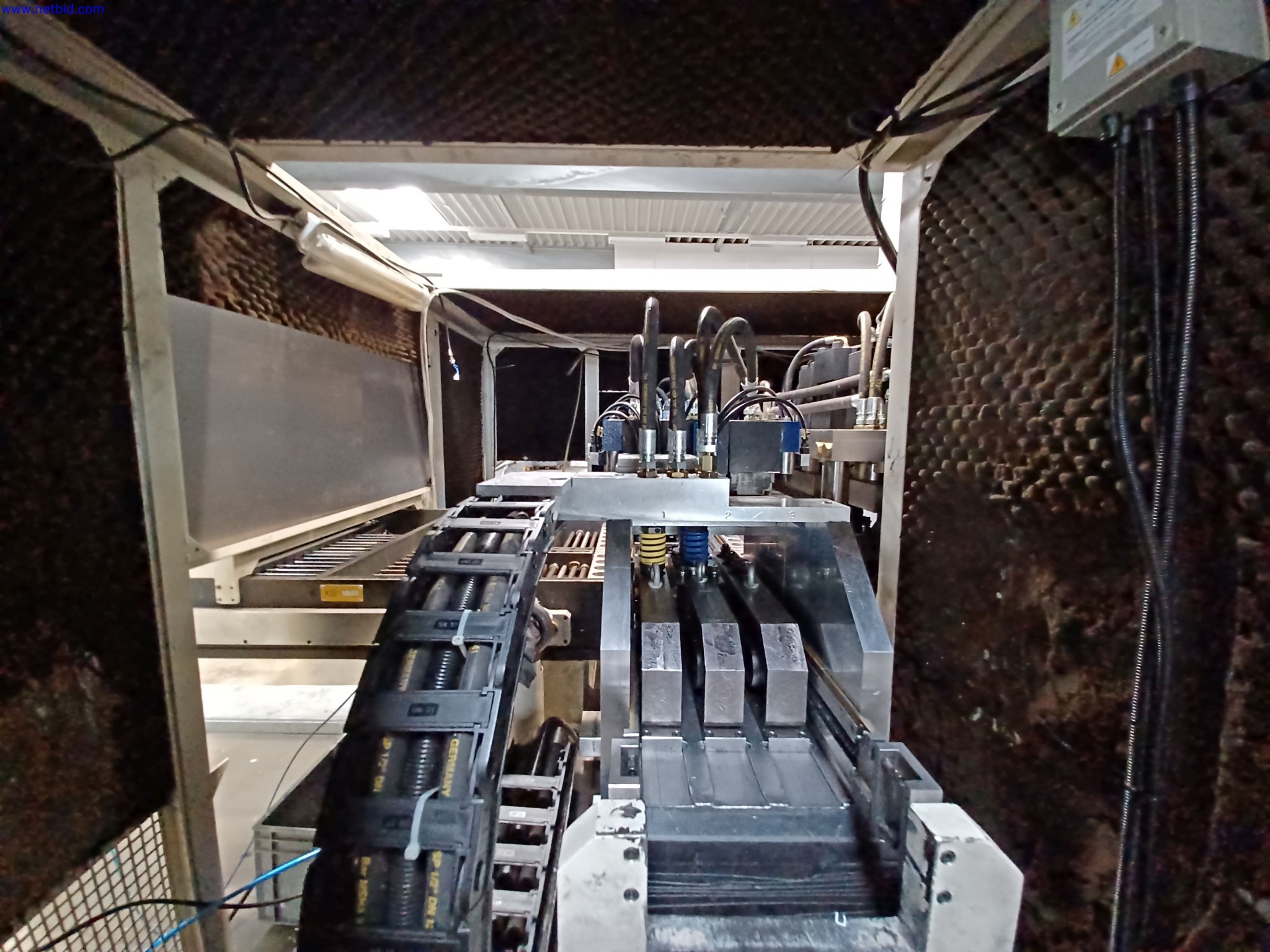 Machines of a lighting manufacturer for metalworking with accessories, continuous painting system, high-bay racking, industrial trucks, vehicles, IT and office equipment-4