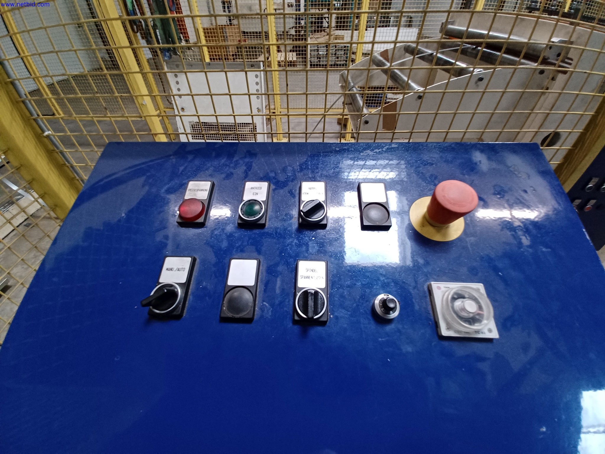 Machines of a lighting manufacturer for metalworking with accessories, continuous painting system, high-bay racking, industrial trucks, vehicles, IT and office equipment-7