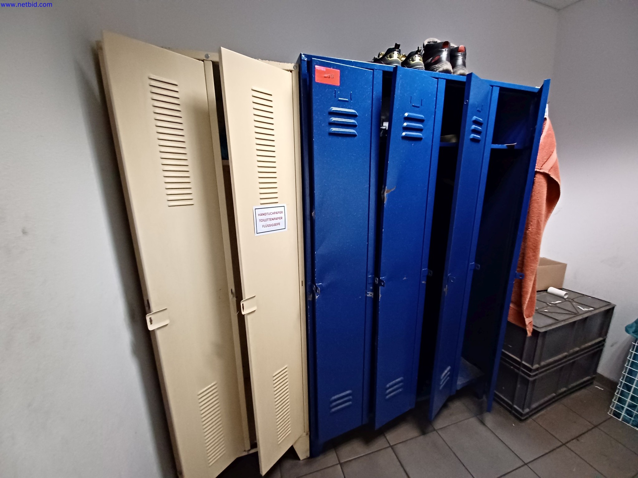 Machines of a lighting manufacturer for metalworking with accessories, continuous painting system, high-bay racking, industrial trucks, vehicles, IT and office equipment-1