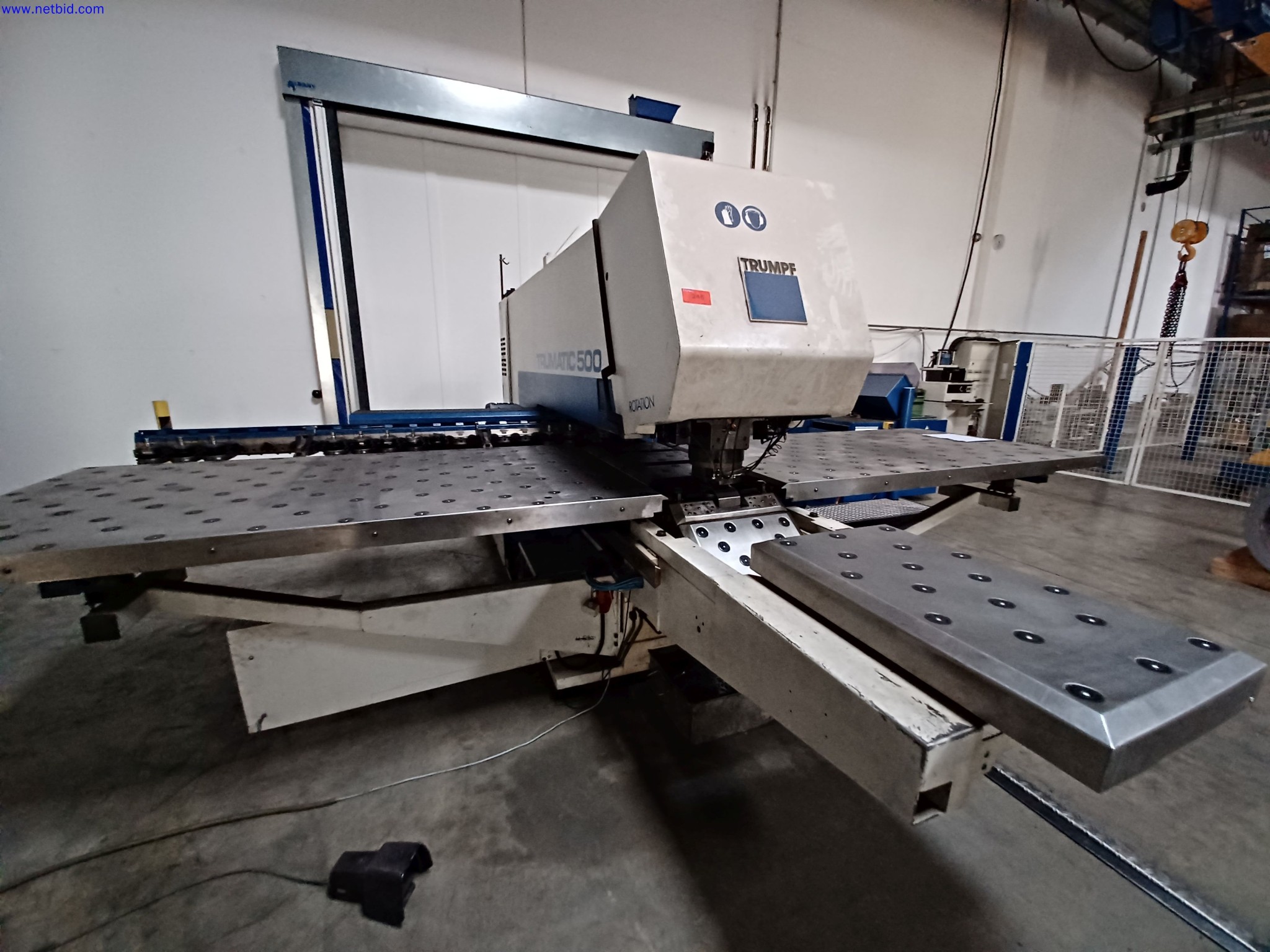 Machines of a lighting manufacturer for metalworking with accessories, continuous painting system, high-bay racking, industrial trucks, vehicles, IT and office equipment-1