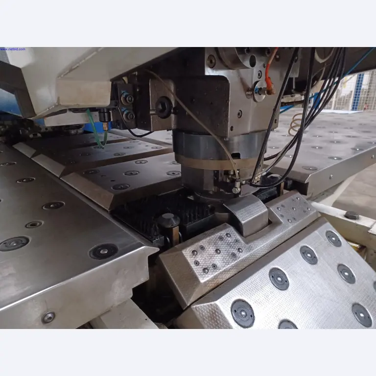 Machines of a lighting manufacturer for metalworking with accessories, continuous painting system, high-bay racking, industrial trucks, vehicles, IT and office equipment-2