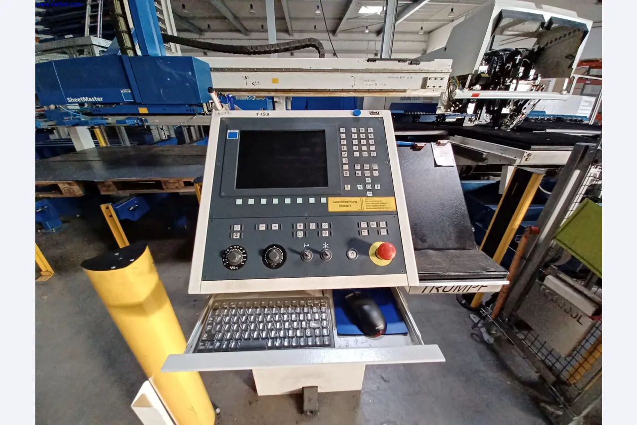 Stroje výrobce osvětlení, včetně strojů pro obrábění kovů s příslušenstvím, kontinuální lakovací systém, vysokoregálové regály, průmyslové vozíky, vozidla, IT a kancelářské vybavení.-2