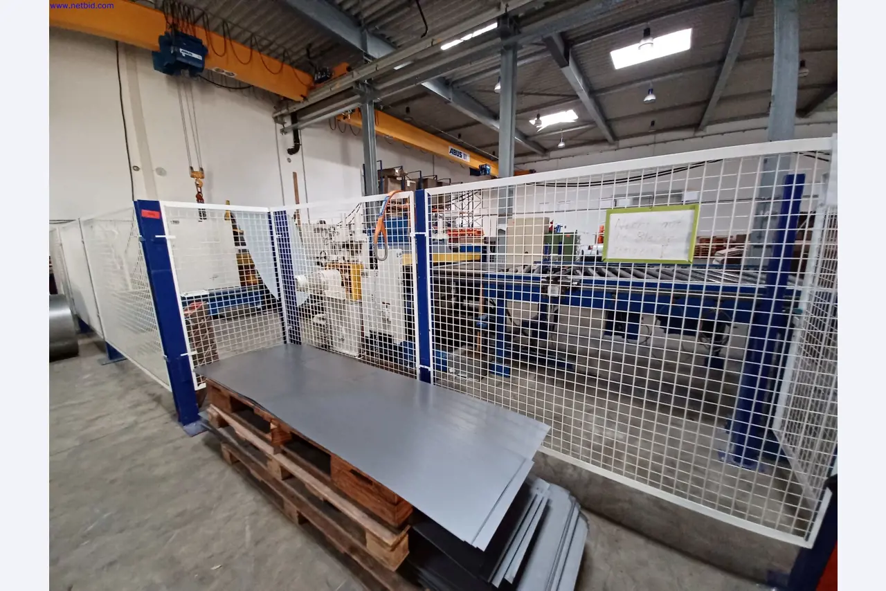 Maszyny producenta oświetlenia, w tym do obróbki metalu z akcesoriami, system ciągłego malowania, regały wysokiego składowania, wózki przemysłowe, pojazdy, sprzęt IT i biurowy-1