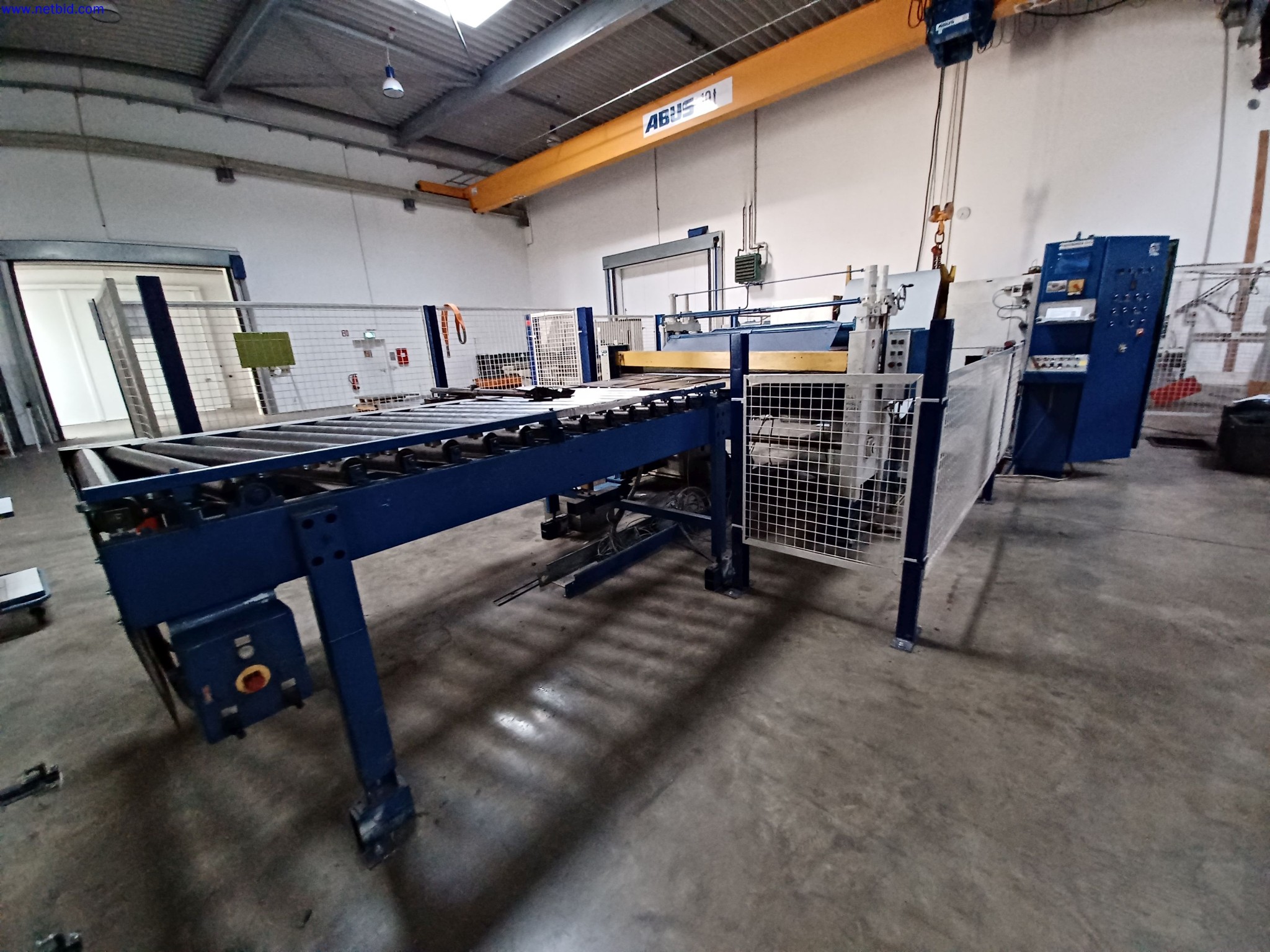 Machines d'un fabricant de luminaires, entre autres pour le travail du métal avec accessoires, installation de peinture en continu, rayonnage en hauteur, véhicules de manutention, véhicules, équipement informatique et de bureau-2