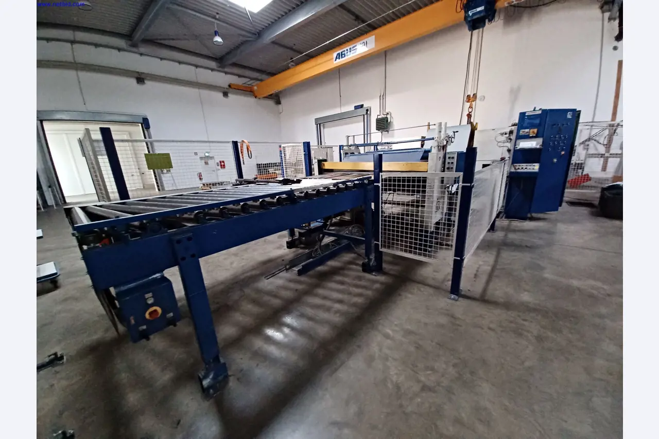 Maszyny producenta oświetlenia, w tym do obróbki metalu z akcesoriami, system ciągłego malowania, regały wysokiego składowania, wózki przemysłowe, pojazdy, sprzęt IT i biurowy-2