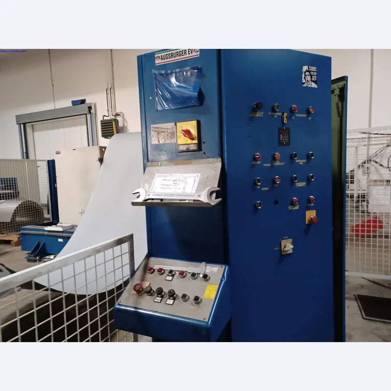 Maszyny producenta oświetlenia, w tym do obróbki metalu z akcesoriami, system ciągłego malowania, regały wysokiego składowania, wózki przemysłowe, pojazdy, sprzęt IT i biurowy-4