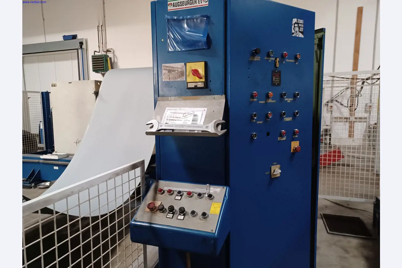 Maszyny producenta oświetlenia, w tym do obróbki metalu z akcesoriami, system ciągłego malowania, regały wysokiego składowania, wózki przemysłowe, pojazdy, sprzęt IT i biurowy-5