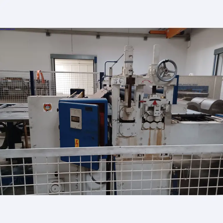 Maszyny producenta oświetlenia, w tym do obróbki metalu z akcesoriami, system ciągłego malowania, regały wysokiego składowania, wózki przemysłowe, pojazdy, sprzęt IT i biurowy-6