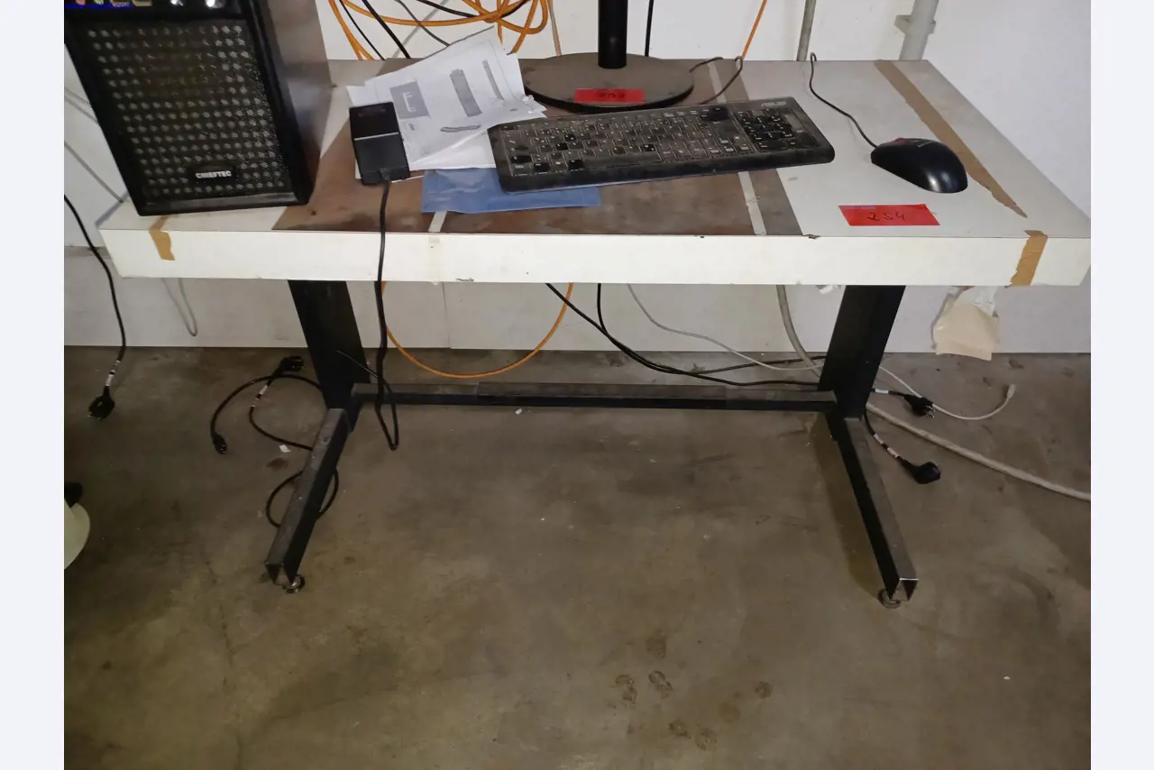 Machines of a lighting manufacturer for metalworking with accessories, continuous painting system, high-bay racking, industrial trucks, vehicles, IT and office equipment-3