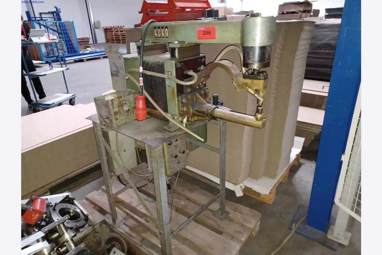 Machines of a lighting manufacturer for metalworking with accessories, continuous painting system, high-bay racking, industrial trucks, vehicles, IT and office equipment-1